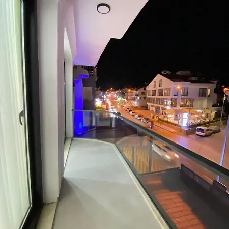 Mutlu In The Center Of